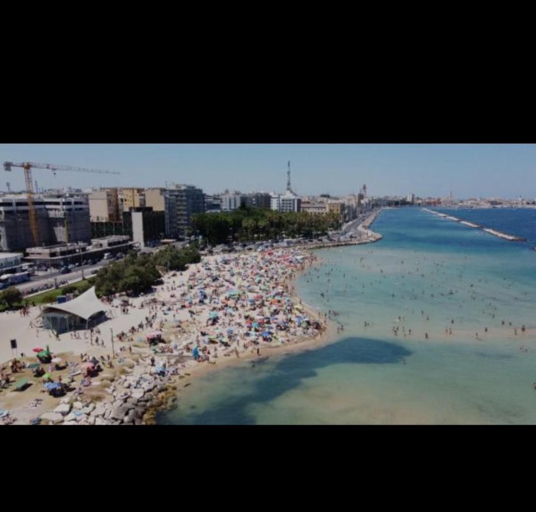 Casa Vacanze Manthy Posizione Centrale Bari Exterior foto